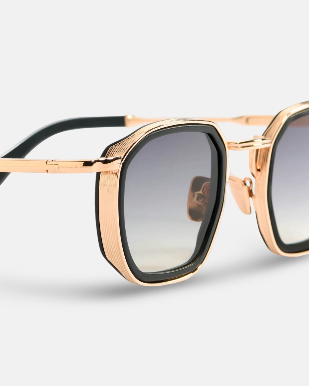 Leo - C114